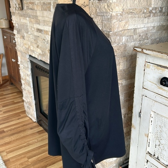 Fabletics black long ruched sleeve side slits sweatshirt hi lo - Picture 7 of 16